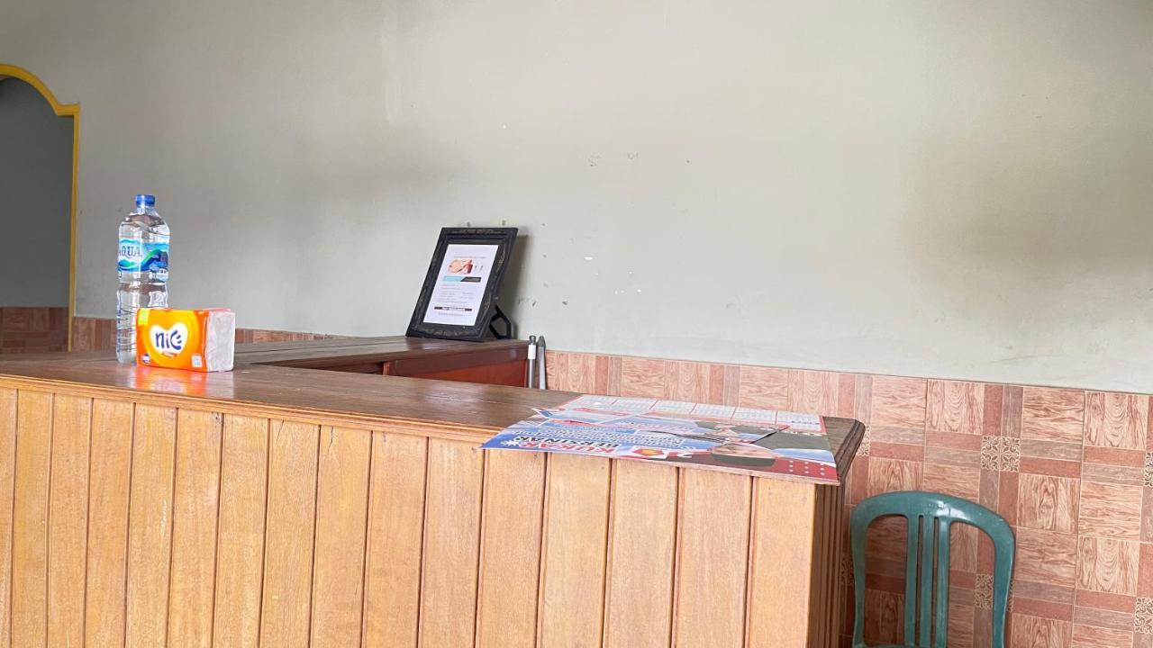 Oyo 93119 Guest House Leo Patra Muara Badak Exterior foto